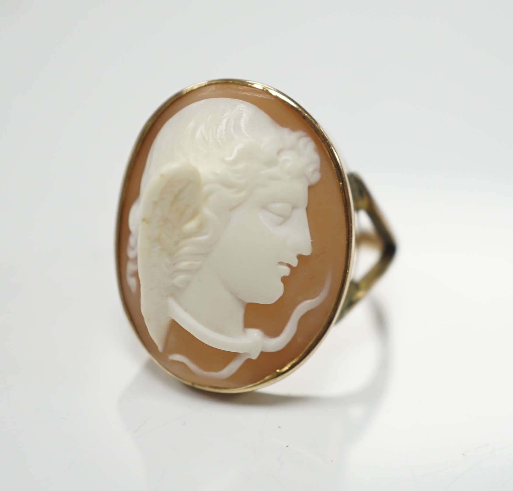 A 9ct and oval cameo shell set ring, carved with the head of Mercury, size O, gross weight 6.6 grams.